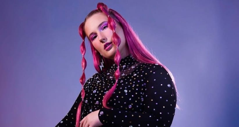 Kitty Rae takes the plunge ... and captivates a growing global audience