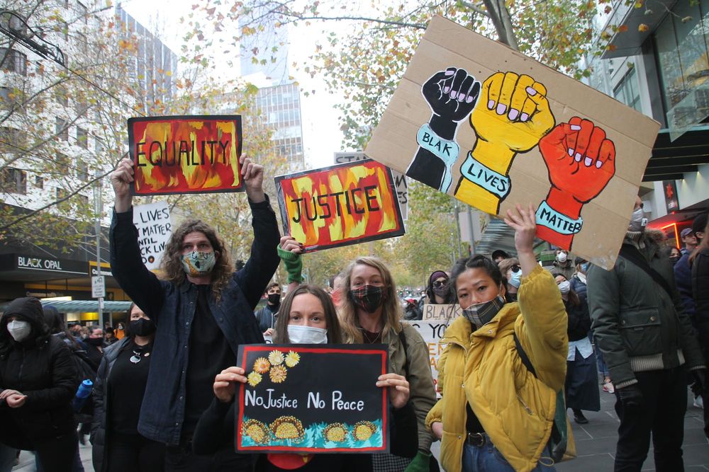 Thousands defy COVID-19 warnings for Black Lives Matter protest post image