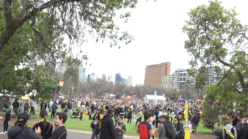 AFL Grand Final 2019: Fans line the streets ahead of tomorrow's MCG showdown post image