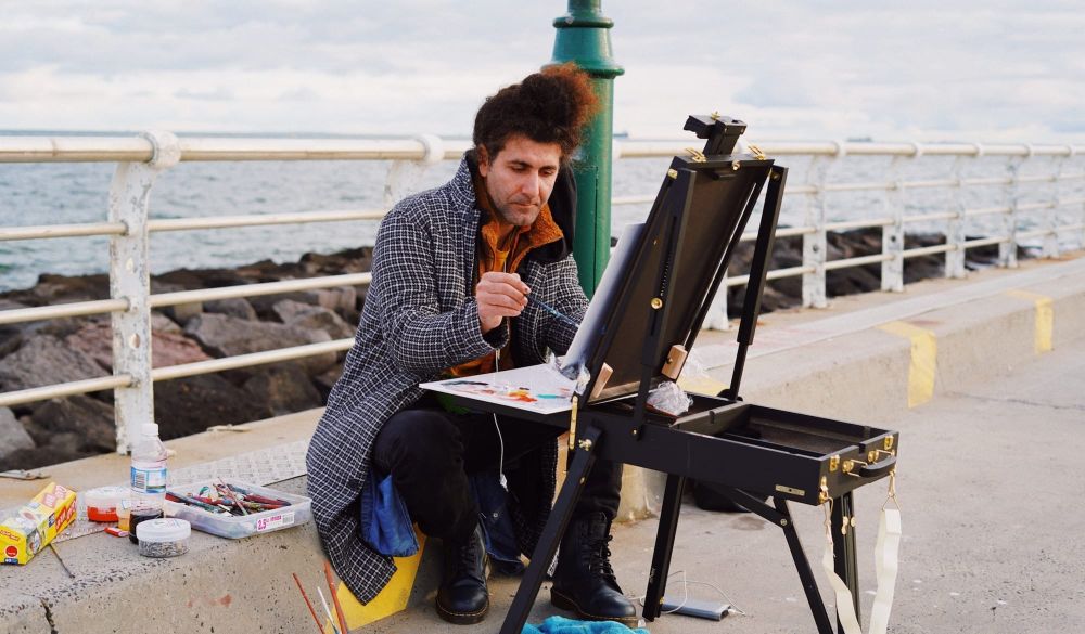 PICTURES: Melbourne artist waves goodbye to his seaside studio post image