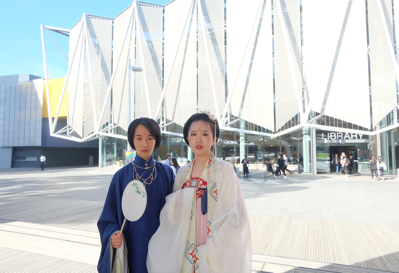 Old school: wearing traditional Chinese clothing to university post image