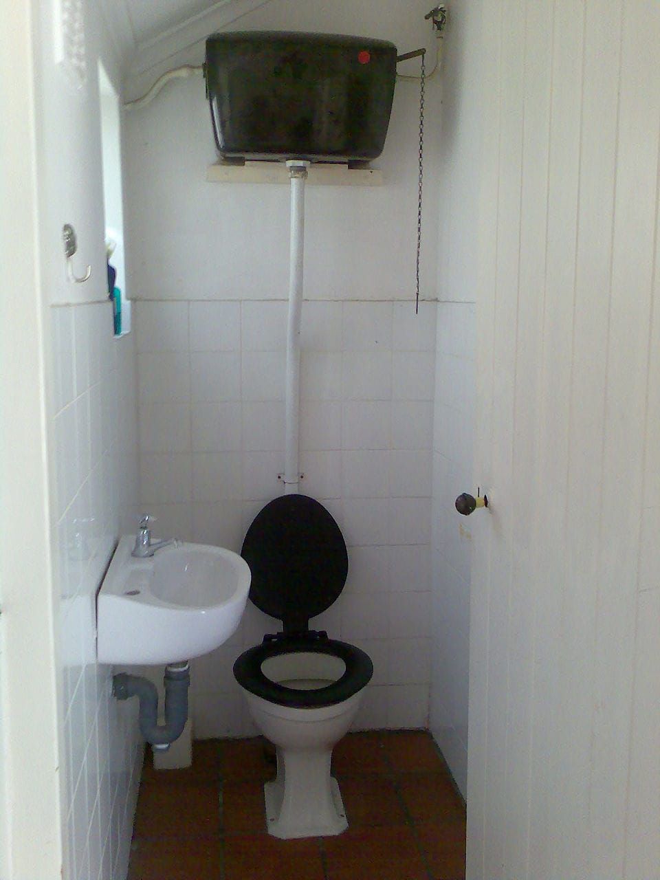 Photo of a lavatory / watercloset