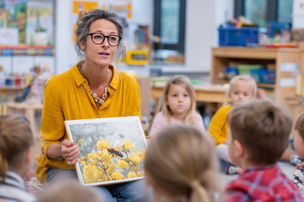 Lesson Plan (Grades K-2): Sensory Coding with Bee Bots - Early Computational Thinking through Tactile Programming