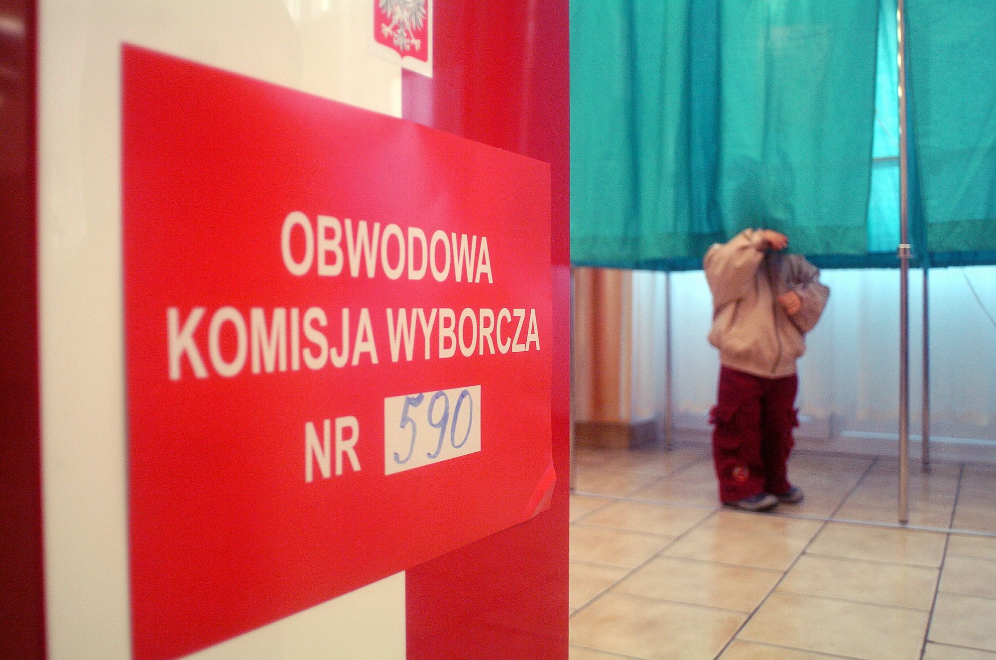 Dlaczego PiS-owi nie spada poparcie?