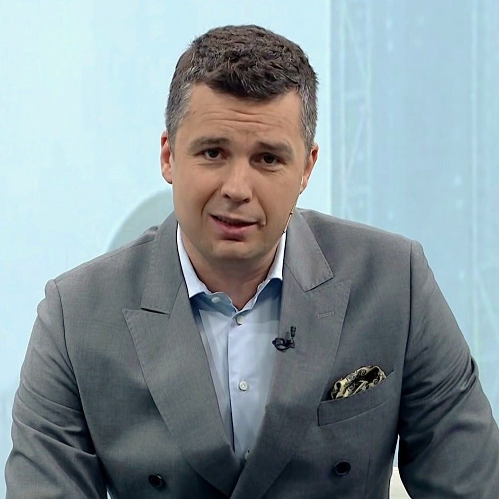 Reżim, Rodzina i Rosja czyli powiązania Rachonia