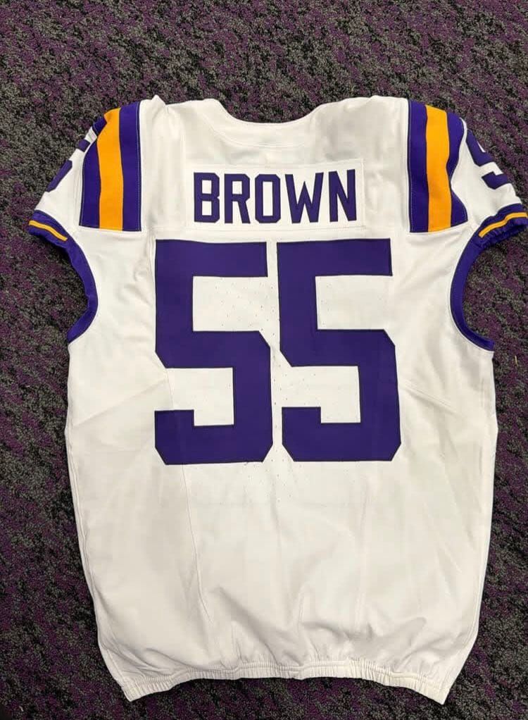 Five-star DL Lamar Brown, the No. 1 overall prospect in the 2026 class and a Baton Rouge product from…
