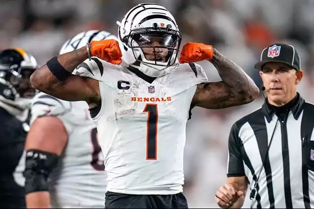 Former LSU wide receivers Ja'Marr Chase and Justin Jefferson rank No. 1 and No. 2 on ESPN's latest top-10…