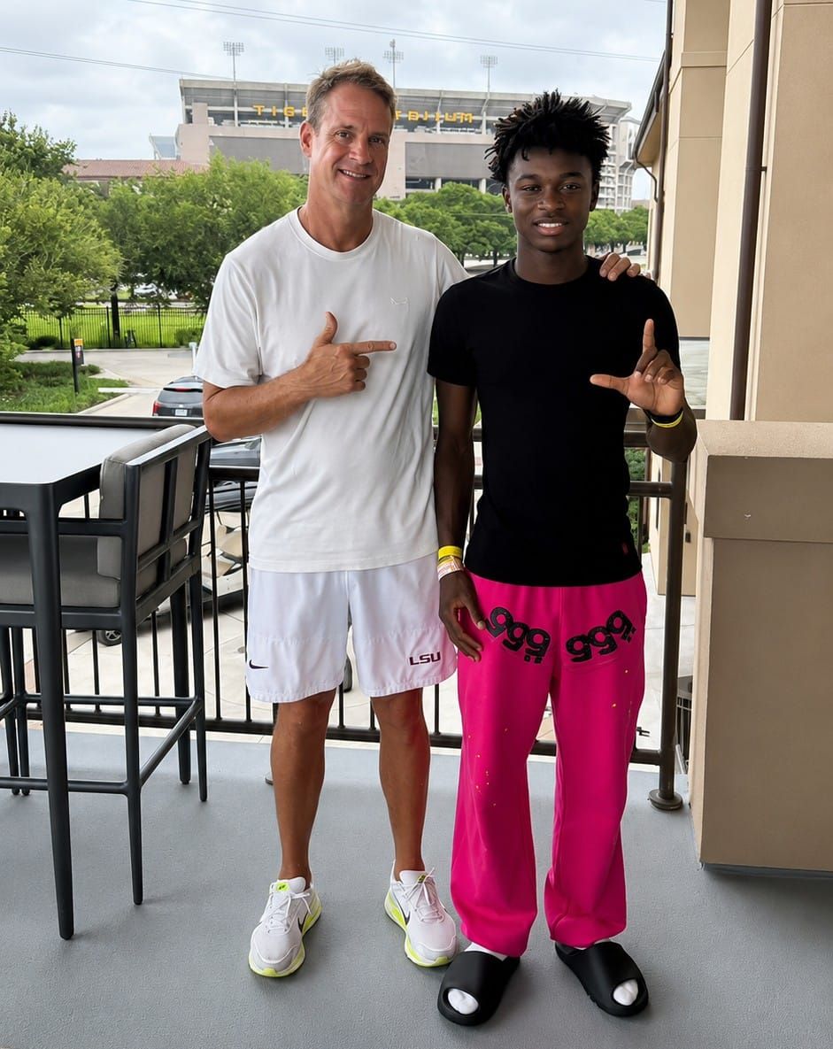 Four-star 2028 CB Logan Thompson from Belleville, Ill., landed in Baton Rouge minutes before camp and left…