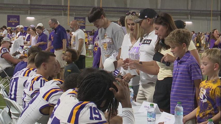 Over 1,000 fans attended LSU's Meet the Team event at the indoor practice facility, with some waiting more…