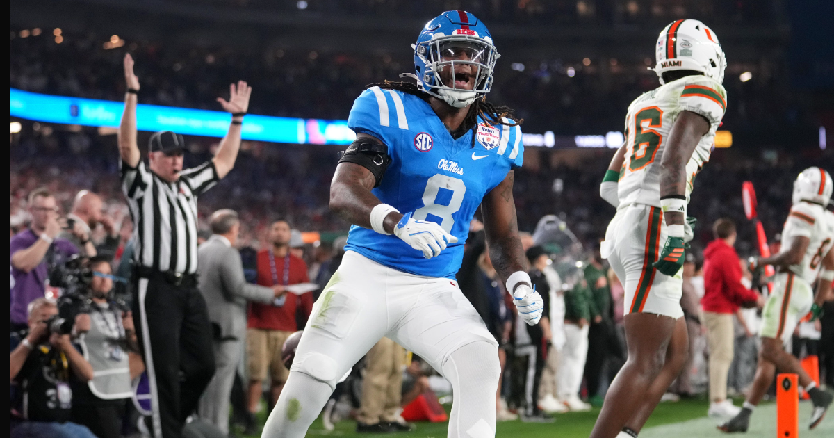 LSU is pursuing former Ole Miss tight end Dae'Quan Wright, the 6-4, 255-pound second-team All-SEC performer…