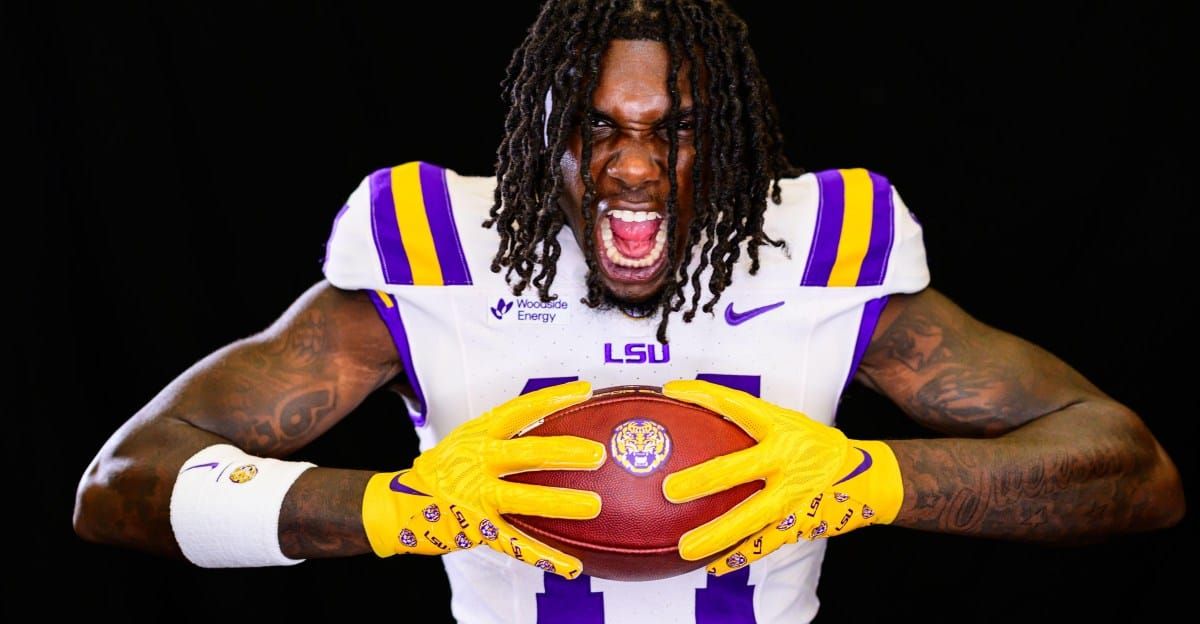 LSU held its first day of full pads in fall camp, with media granted access to three periods totaling about…
