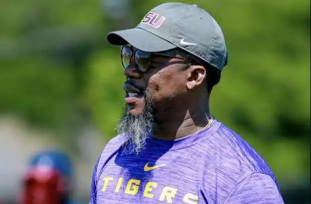 LSU running backs coach Kevin Smith brought high intensity to drills in practice, captured in fan-shared…