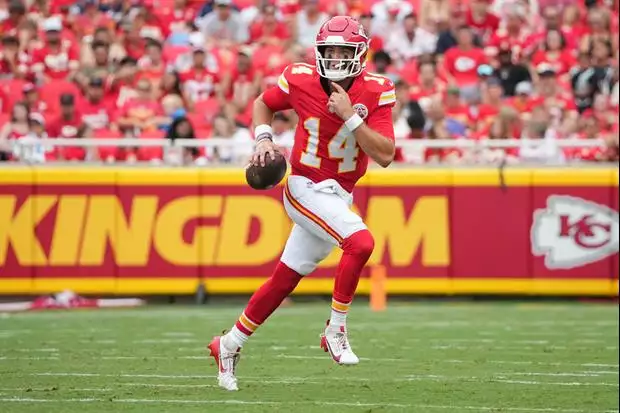 Former LSU QB Garrett Nussmeier, the Chiefs' seventh-round pick in the 2026 NFL Draft, threw a Patrick…