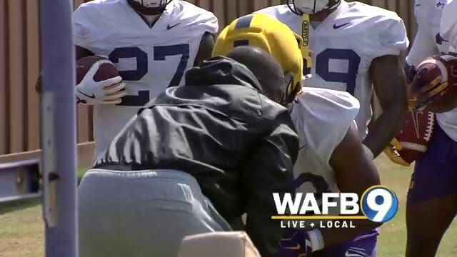 LSU coach Lane Kiffin gushed over transfer QB Sam Leavitt’s throwing and recovery in the Tigers’ first fall…