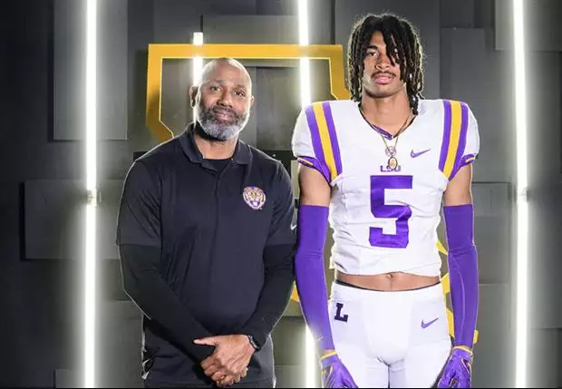 LSU corner DJ Pickett addressed the Jayden Daniels No. 5 controversy while discussing LSU fall camp in a new…