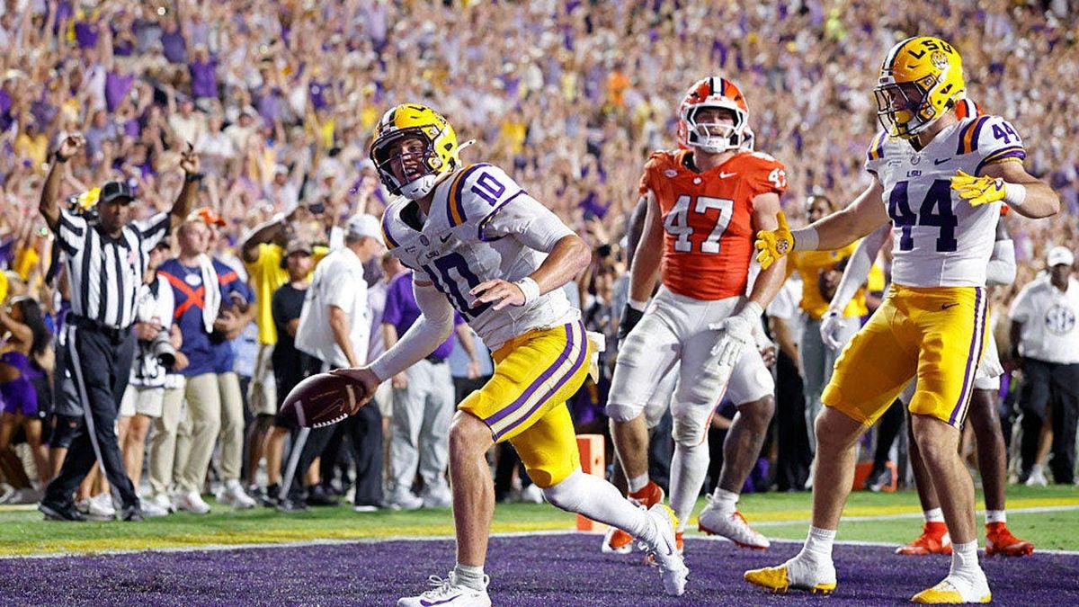 Sam Leavitt doubtful vs Ole Miss (sore throwing shoulder)