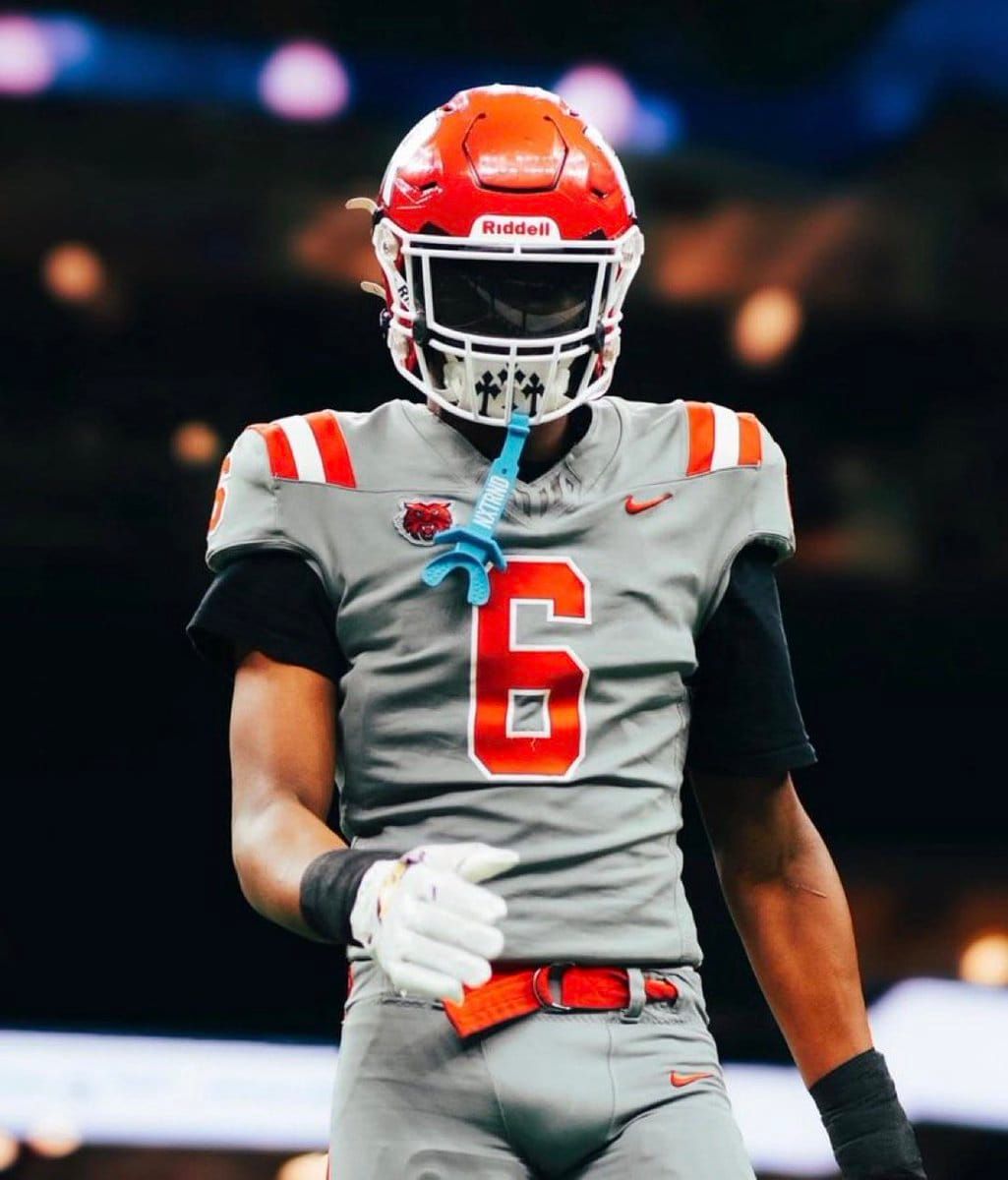 Recruiting weekend: LSU hosting flip targets (On3). Five-star 2027 TE Ahmad Hudson — LSU’s top commit, nation’s No. 1 TE — back in Tiger Stadium for La Tech. Keep the dual-sport kid close. (On3 / X)