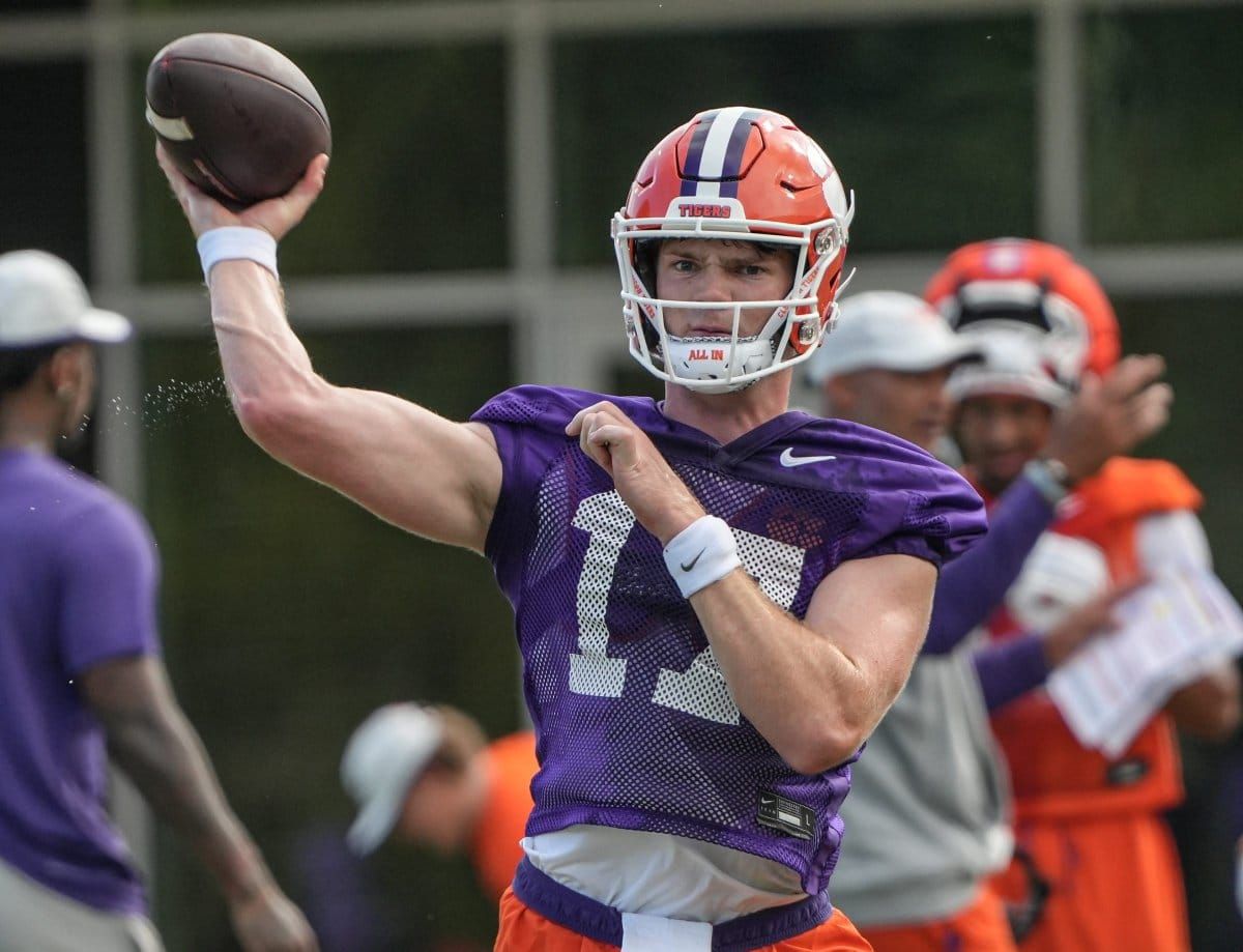 Swinney named Christopher Vizzina the Clemson starter for Saturday at LSU. Beat out true freshman Tait Reynolds. Second career start — first in Death Valley night on ABC. (Tiger Rag, Clemson Insider)