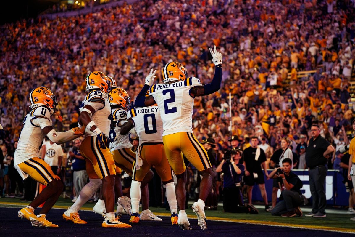 LSU drops to No. 11 in AP despite 35-6 A&M thrashing — Coaches hold 11