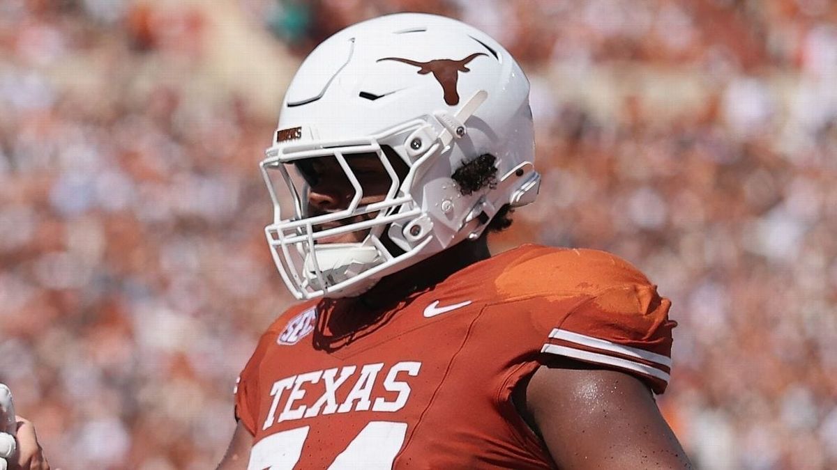 Texas loses All-SEC left tackle Trevor Goosby for the season; Cam Coleman is back at practice