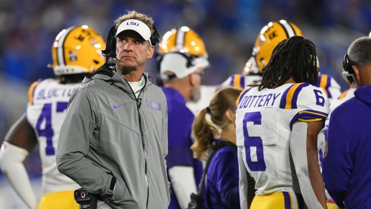 Kiffin on punting on fourth-and-1 with the lead: “Thought about going for it… then talked myself out of it”