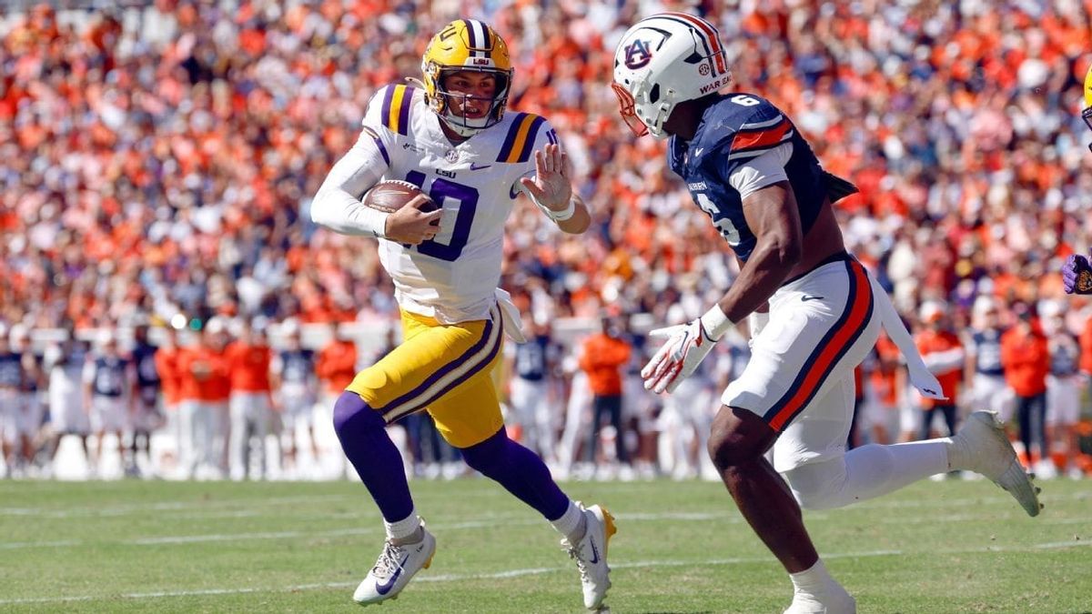 Sam Leavitt throws for a career-high 387 yards and accounts for four touchdowns