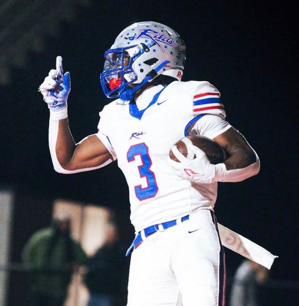Four-star RB Tre Segarra, the No. 5-7 prospect nationally in the 2027 class from Duncan (S.C.) Byrnes, will…