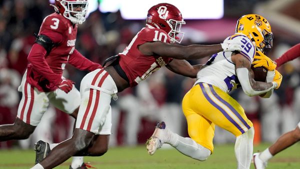 Dilin Jones has emerged as the early favorite in LSU’s crowded running back battle, though Harlem Berry and…