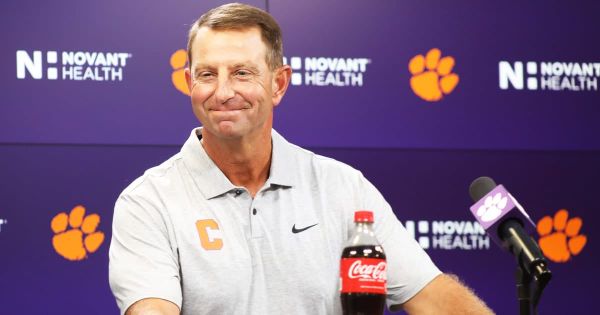Clemson head coach Dabo Swinney praised Tiger Stadium's atmosphere and Lane Kiffin's roster depth ahead of…