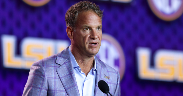 LSU head coach Lane Kiffin doubled down on his call for a transfer portal window for the Class of 2022 after…
