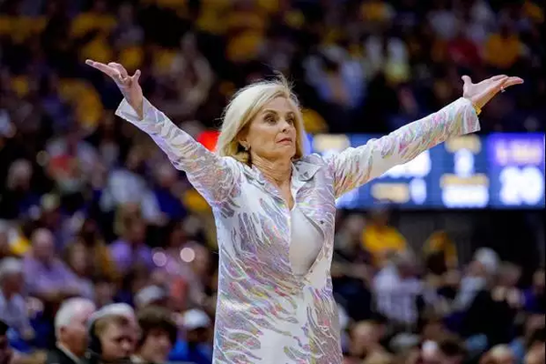 17-year-old 6-5 Russian center Anna Minaeva signed with LSU women's basketball, announced Friday by Coach…