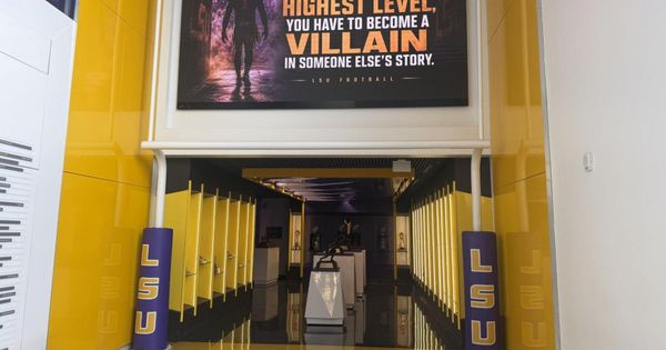 LSU left Wright and Harris off the roster — and still beat Clemson 51–10. Kiffin at half: “Imagine if we had pro players.” Message sent. (AP)