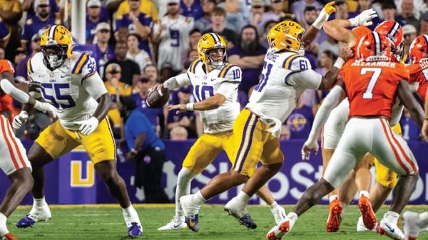 Dilin Jones on Sam Leavitt after 51-10: He is Lamar Jackson. Both hit 113 rush. Dual-threat is the offense now. (Reveille)