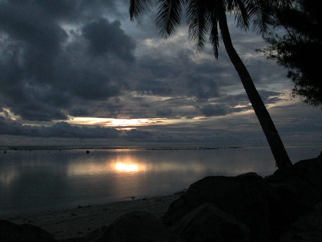 A moonset from Rarotonga.