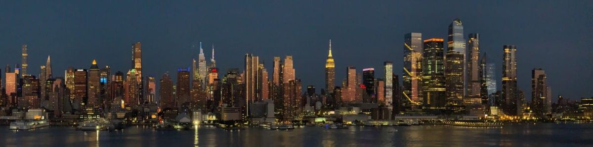 강 건너에서 바라본 맨해튼의 야경.