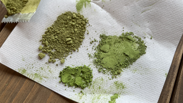 A sample a three matcha teas, bottom freshly opened. Right, one week after opening the package, left one plus year of storage.