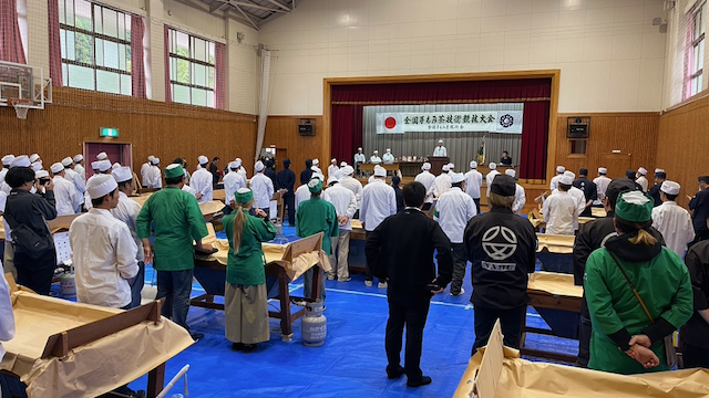 Moments before starting the hand rolling competition