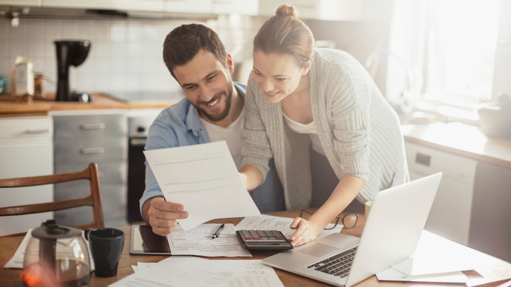 How To Ask For a Signing Bonus + Tips to Negotiate Incentives