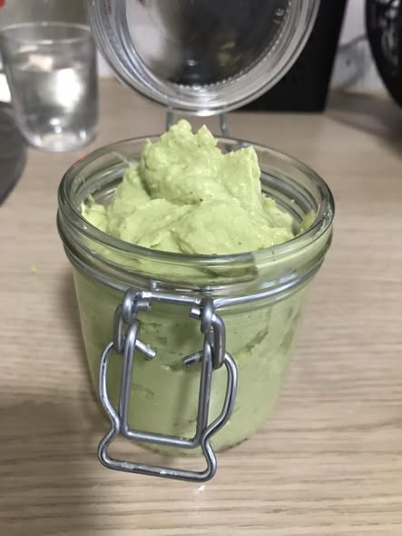 Avokaadokreem keedetud munaga