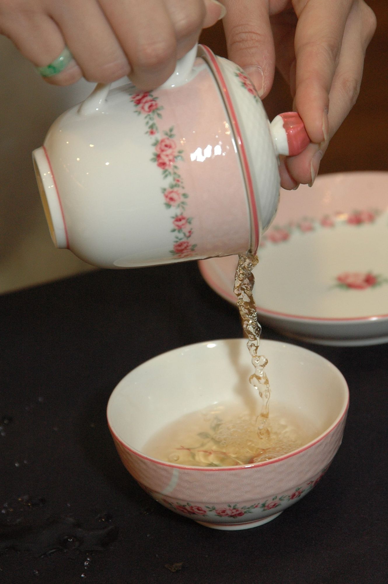 紅茶用杯飲還是壺泡比較好？
