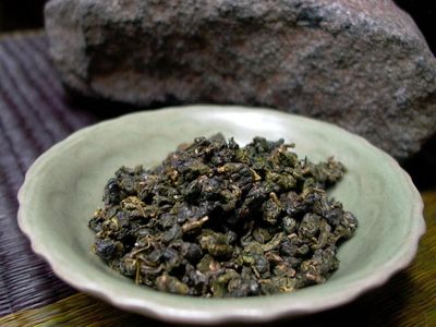 臺灣烏龍茶完整指南：從凍頂到高山茶的品種與泡茶技巧