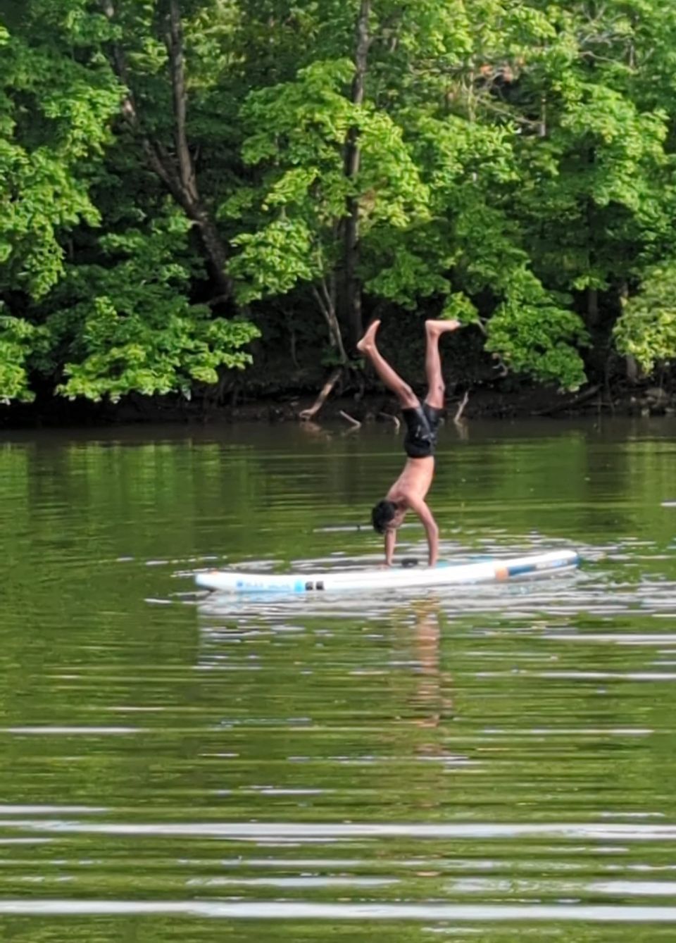 Why I think everyone should try a Paddleboard-Handstand