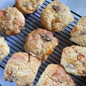 Apricot-Rhubarb Muffins | Houseguest Hero