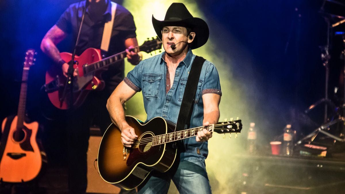 Country music superstars will headline concert at the Bend