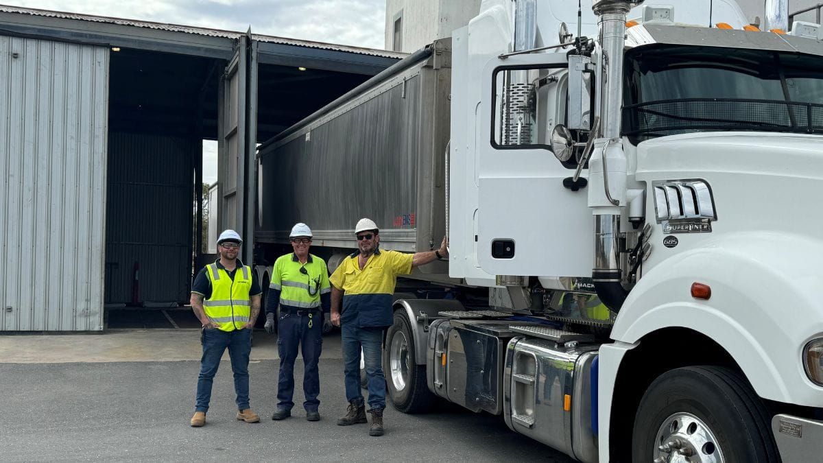 Tailem Bend grain bunker receives first delivery of 2024-25 harvest