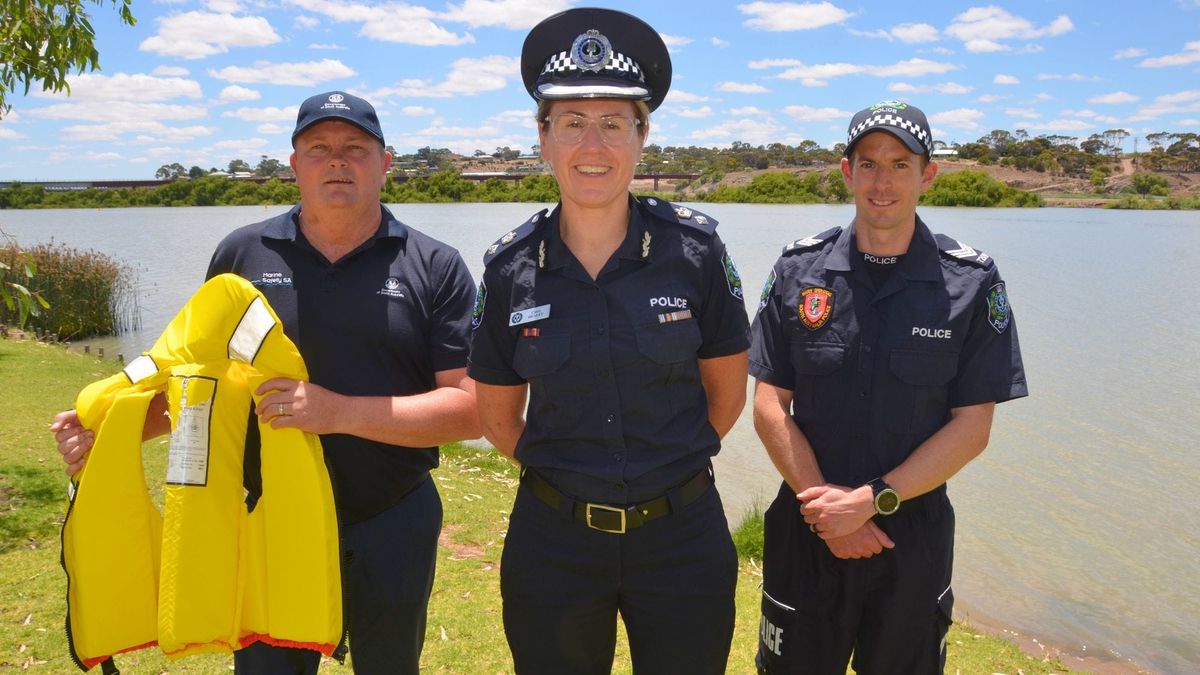 Stay safe on the River Murray this long weekend, police urge