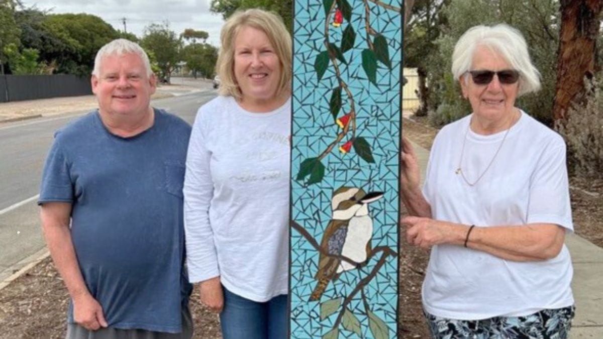 First of five Stobie pole mosaics completed in Murray Bridge