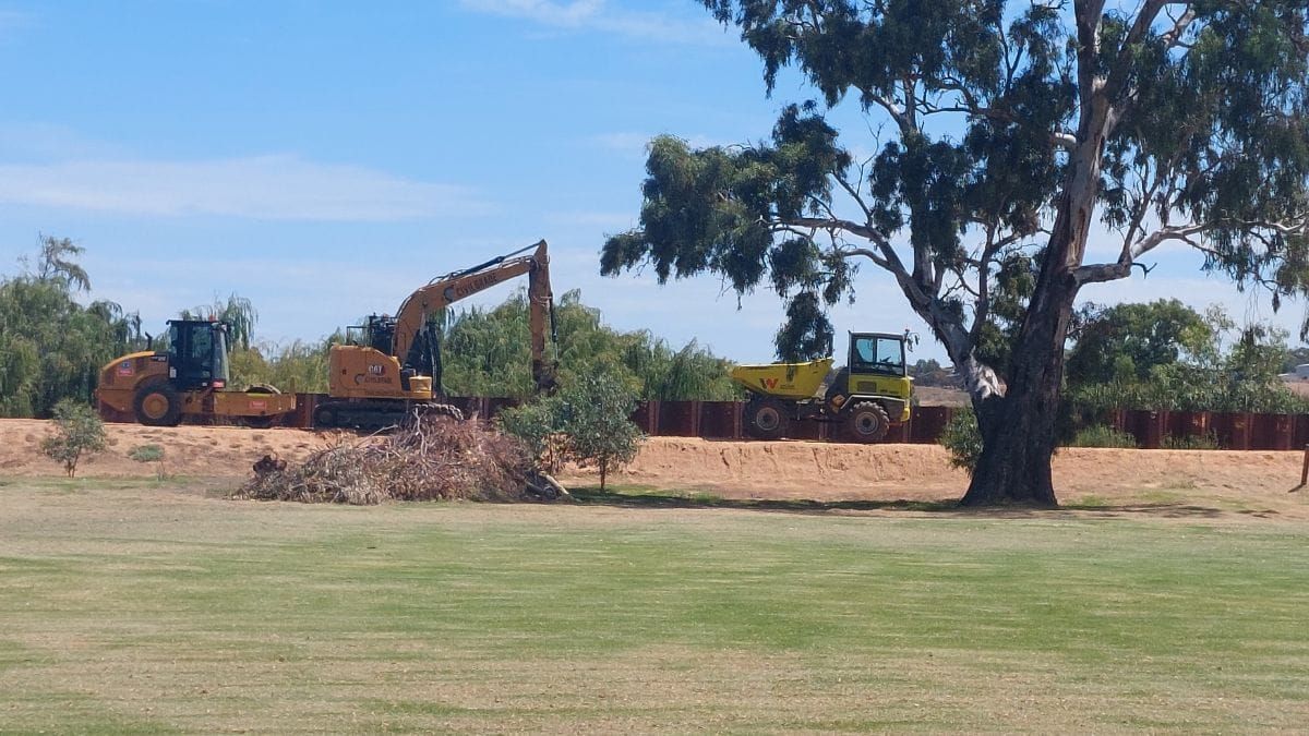 Work continues on Lower Murray levees