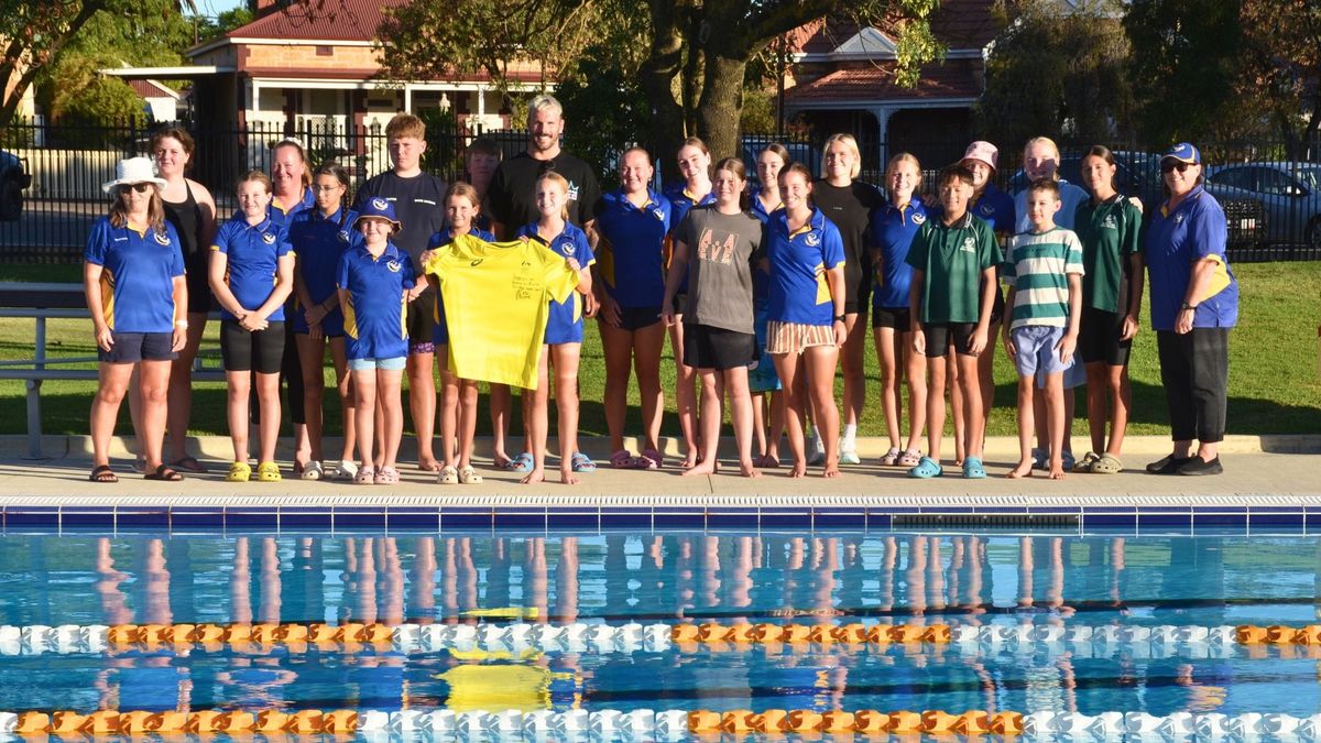 Master stroke: Olympians teach Murray Bridge swimmers a lesson