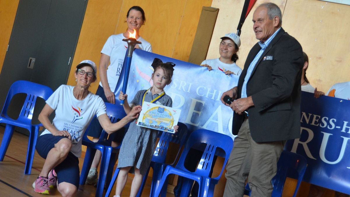 Sri Chinmoy peace run visits Murray Bridge